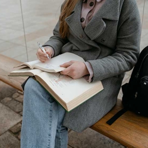 成人高考高升专药学有哪些考试科目？只看书能过吗？