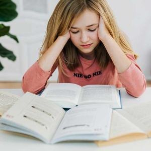 报名成人高考是自己选学校吗？怎么选择？